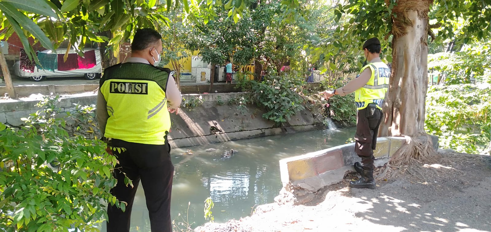 Polsek Semampir Laksanakan Pemantauan Debit Air Sungai Pegirian, Terpantau Situasi Masih Aman dan Kondusif