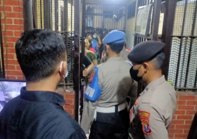 Polres Pelabuhan Tanjung Perak Lakukan Pengecekan Tahanan, Antisipasi Masuknya Benda Terlarang