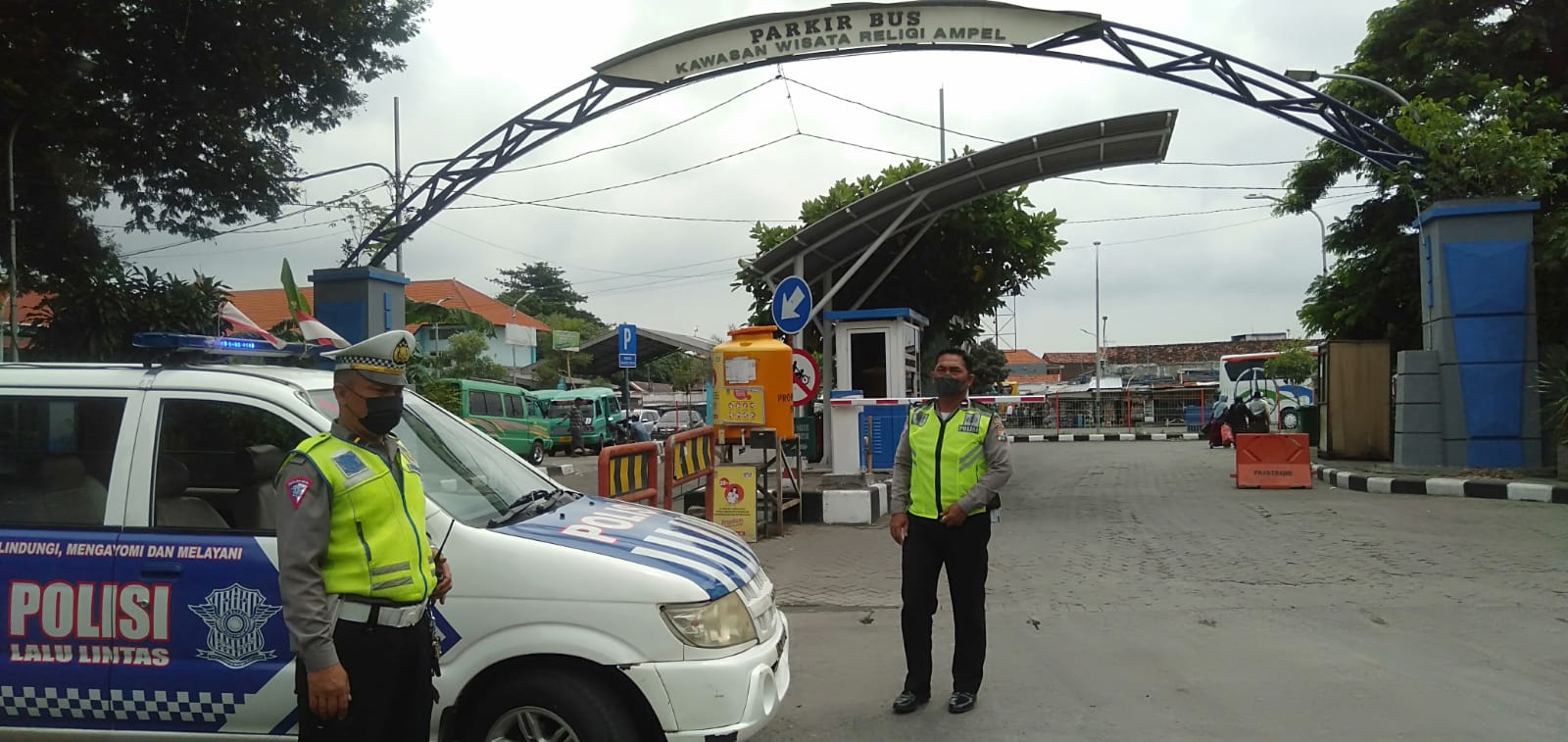 Polsek Semampir Lakukan Pemantauan Keamanan di Terminal Bus Religi Ampel, Antisipasi Adanya Jambret dan Tindak Kejahatan 3C
