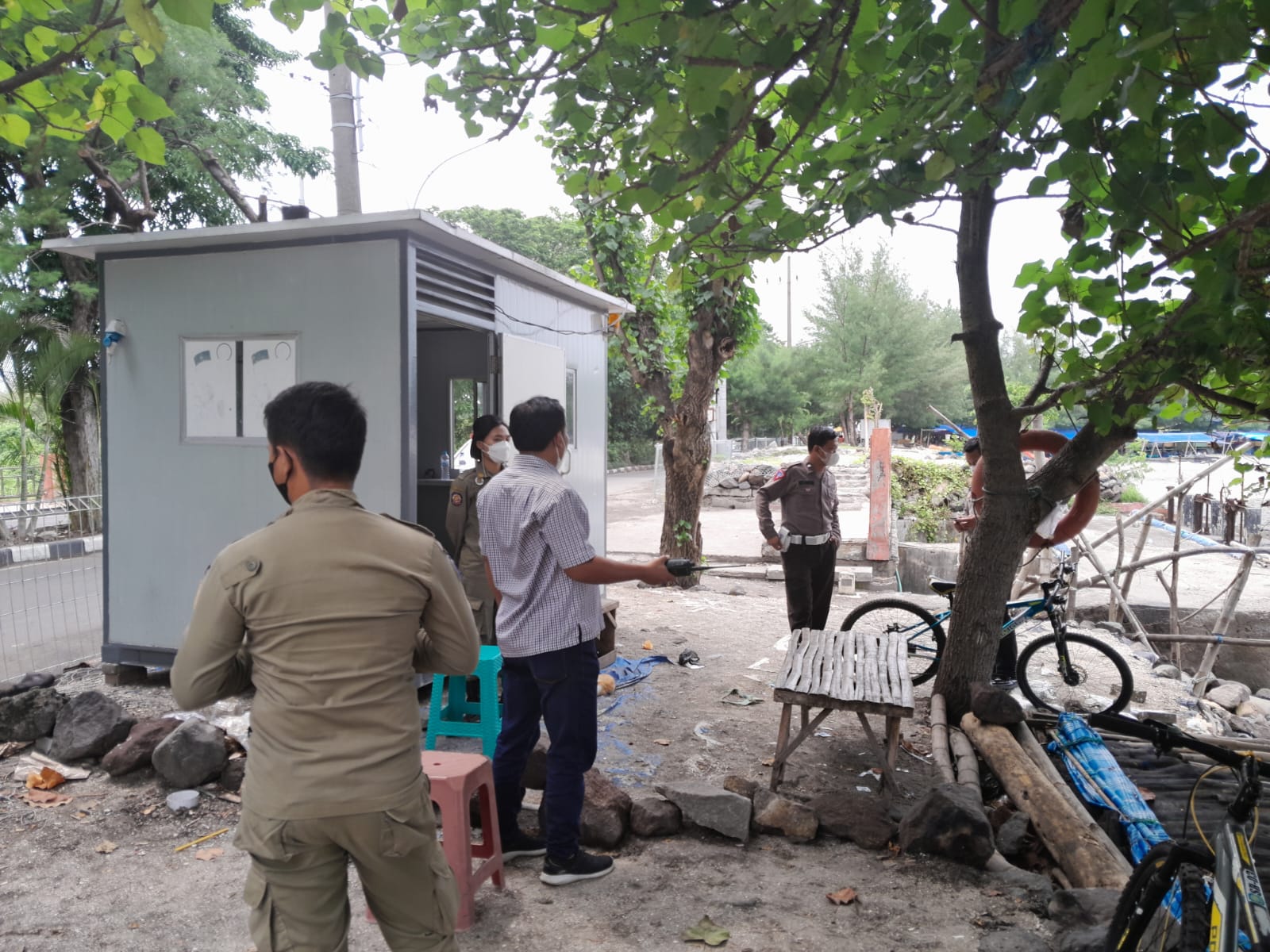 Polsek Kenjeran Laksanakan Patroli Keamanan 3C di Pantai Batu-Batu
