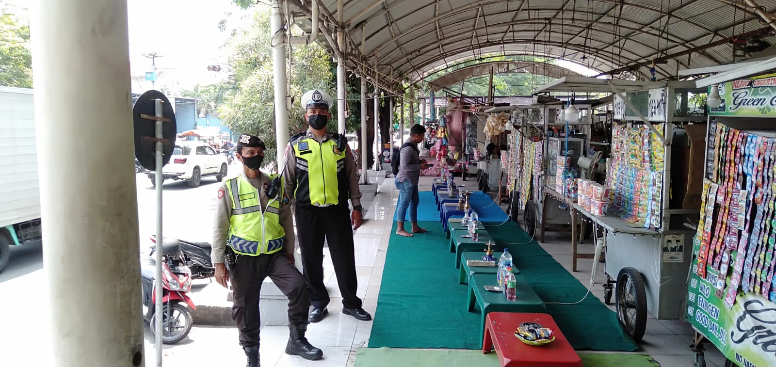 Polsek Semampir Lakukan Patroli Keamanan di Depan SWK Jalan Nyamplungan, Terpantau Situasi Aman Terkendali
