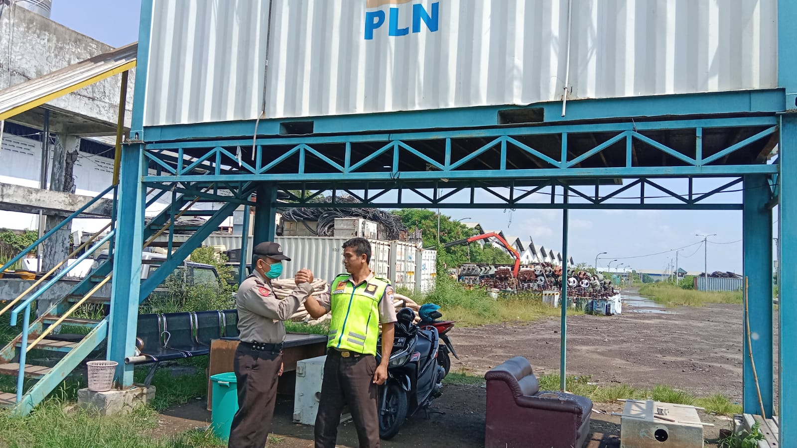 Polsek Asemrowo Laksanakan Giat Patroli Keamanan di PLN Tambak Langon, Pastikan Situasi Aman
