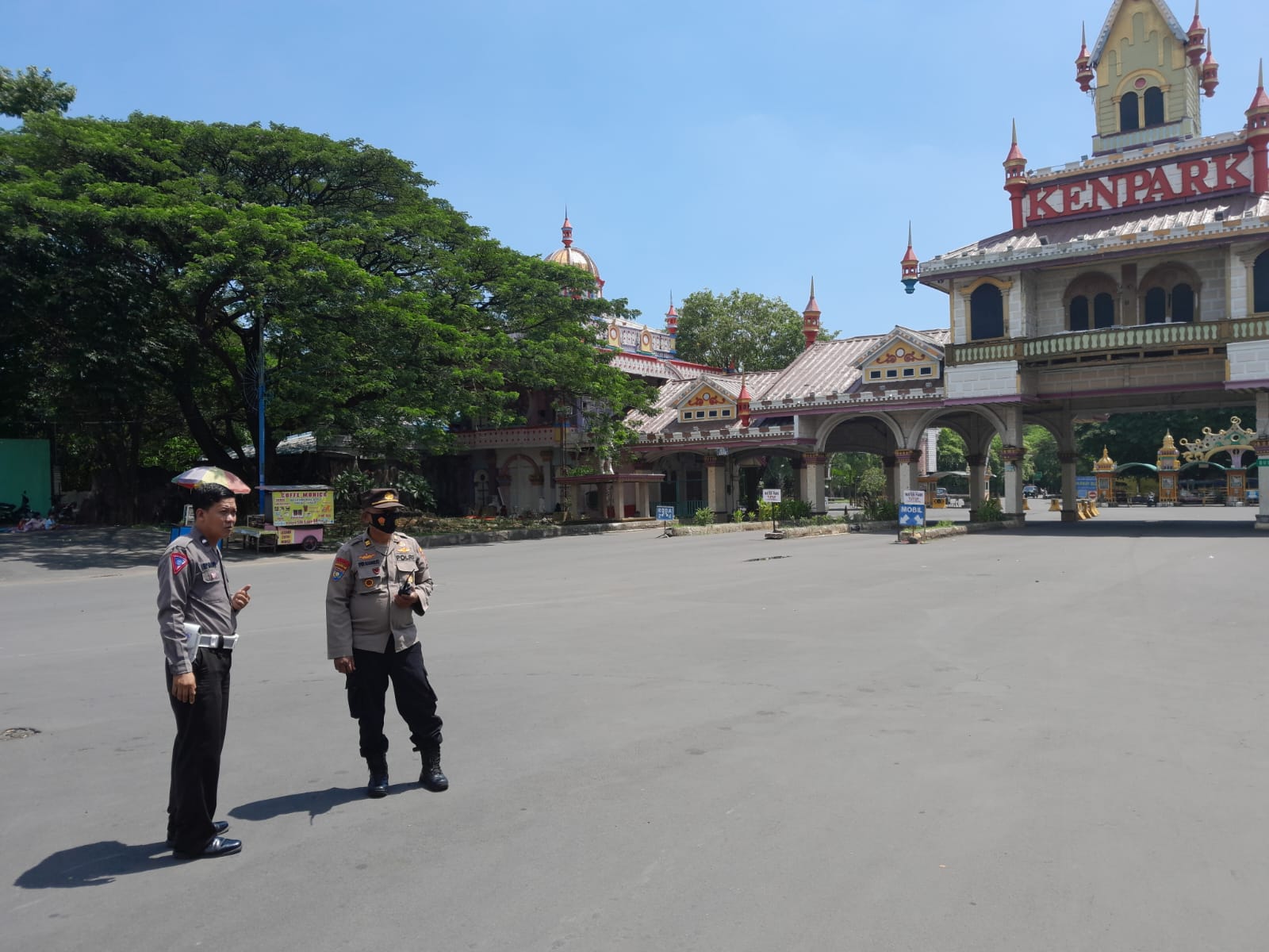 Personil Polsek Kenjeran Laksanakan Kegiatan Patroli Pengamanan di Kenjeran Park, Antisipasi Adanya Tindak 3C