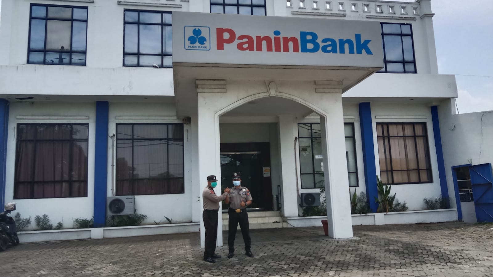 Polsek Asemrowo Laksanakan Patroli Bank Panin, Antisipasi Adanya Kerawanan