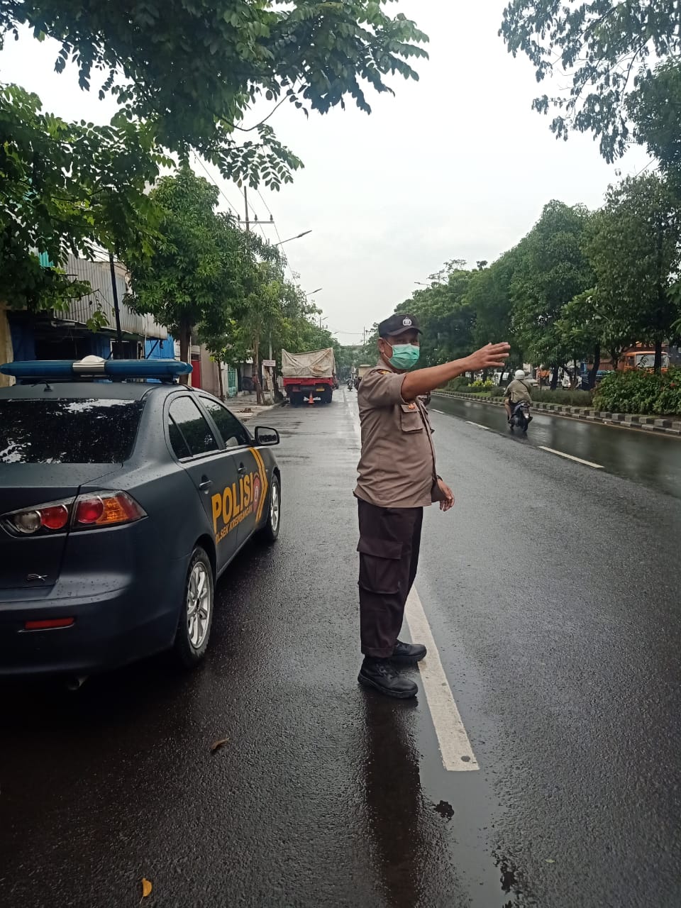 Polsek Krembangan Lakukan Pengaturan Lalu Lintas Sore, Antisipasi Kemacetan	