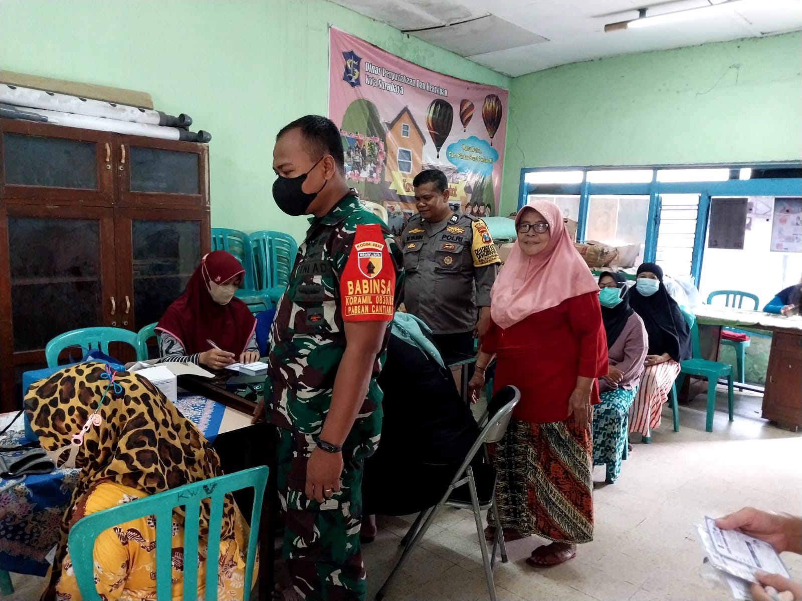 Polsek Krembangan Laksanakan Giat Pemantauan Vaksinasi Untuk Umum, Pastikan Berjalan Aman dan Lancar
