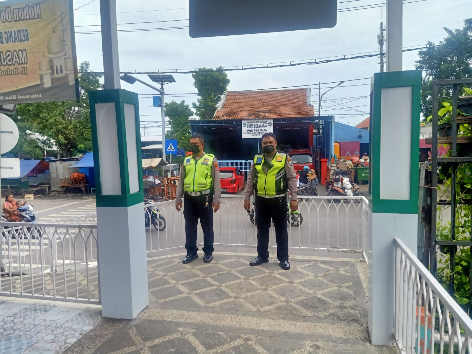 Polsek Semampir Laksanakan Patroli Harkamtibmas di Depan SWK, Antisipasi Kerumunan dan Tawuran