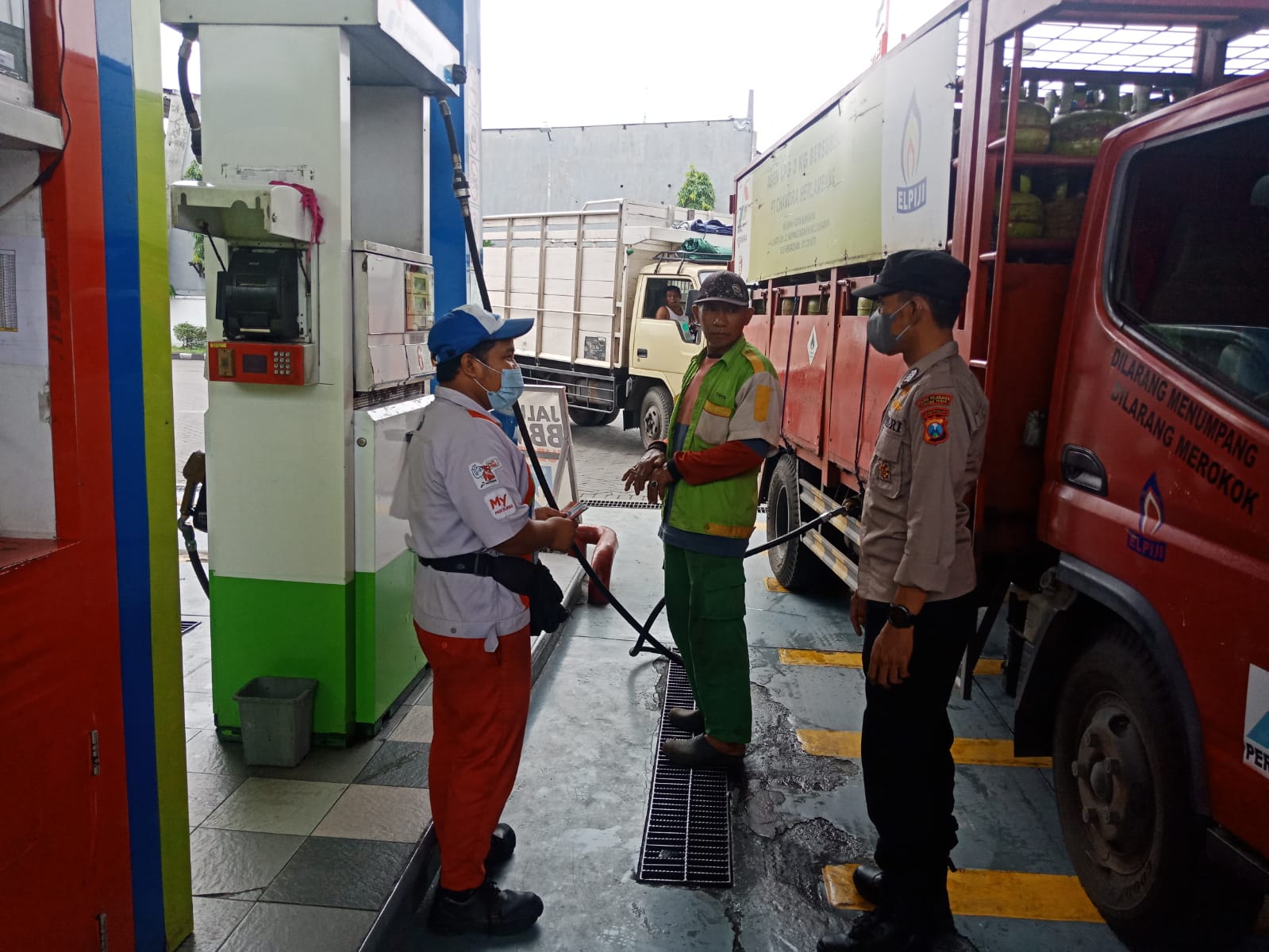 Polsek Asemrowo Rutin Lakukan Patroli di SPBU, Waspada Tindak 3C