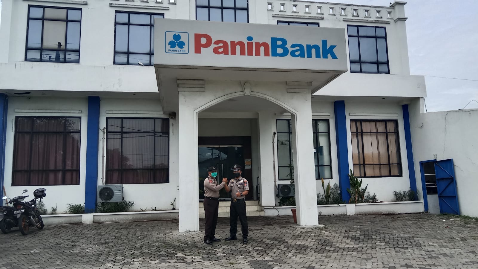 Polsek Asemrowo Lakukan Patroli Keamanan di Bank Panin, Antisipasi Kerawanan 3C