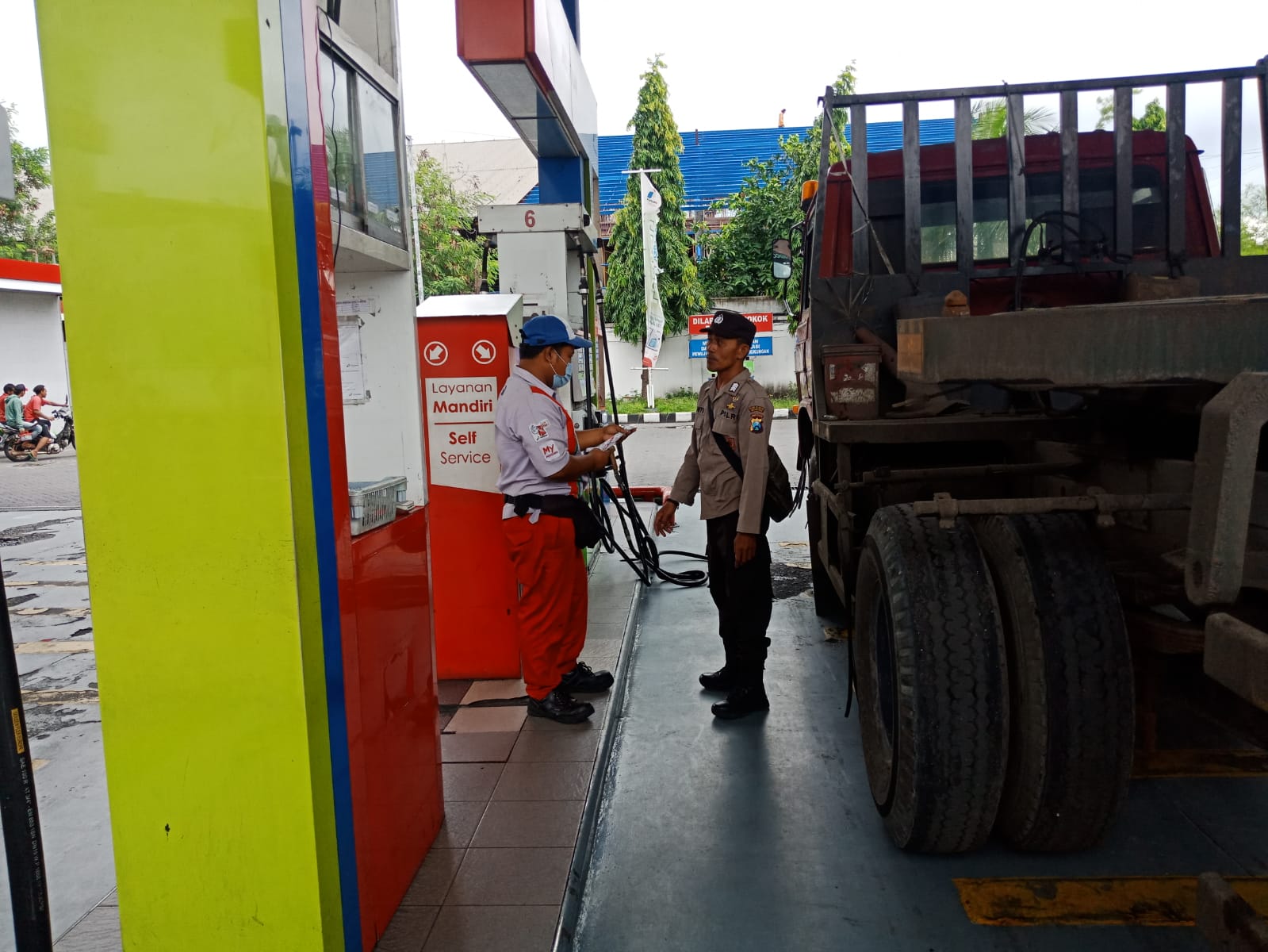 Polsek Asemrowo Laksanakan Pengecekan Situasi SPBU, Antisipasi Adanya Tanda-Tanda Kerawanan