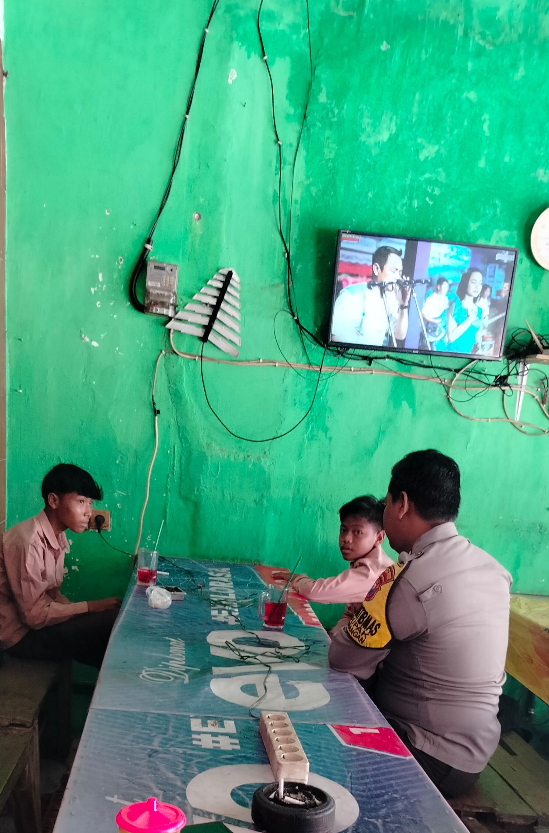 Personil Bhabinkamtibmas Dupak Laksanakan Sambang dan Sampaikan Himbauan Dalam Operasi Bina Kusuma Semeru