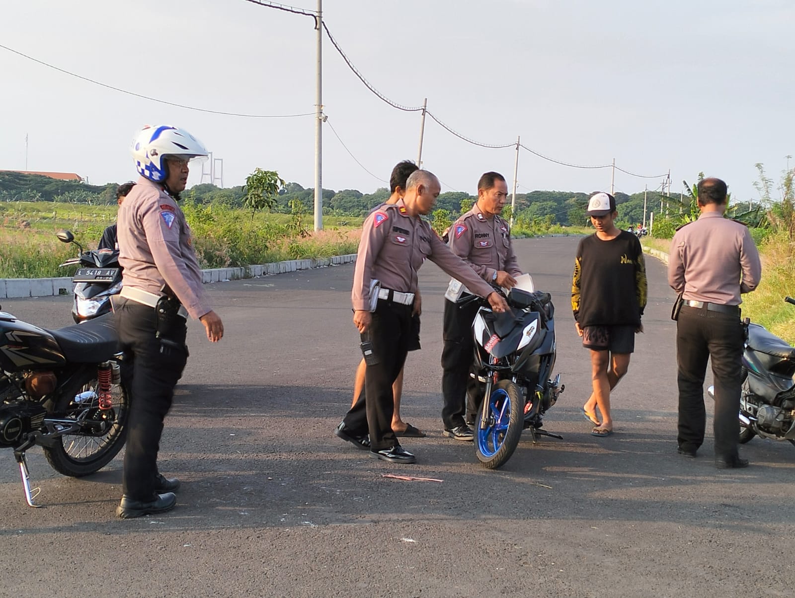 Polsek Kenjeran Laksanakan Patroli Keamanan di JLLT, Tindak Lanjut Remaja Balap Liar