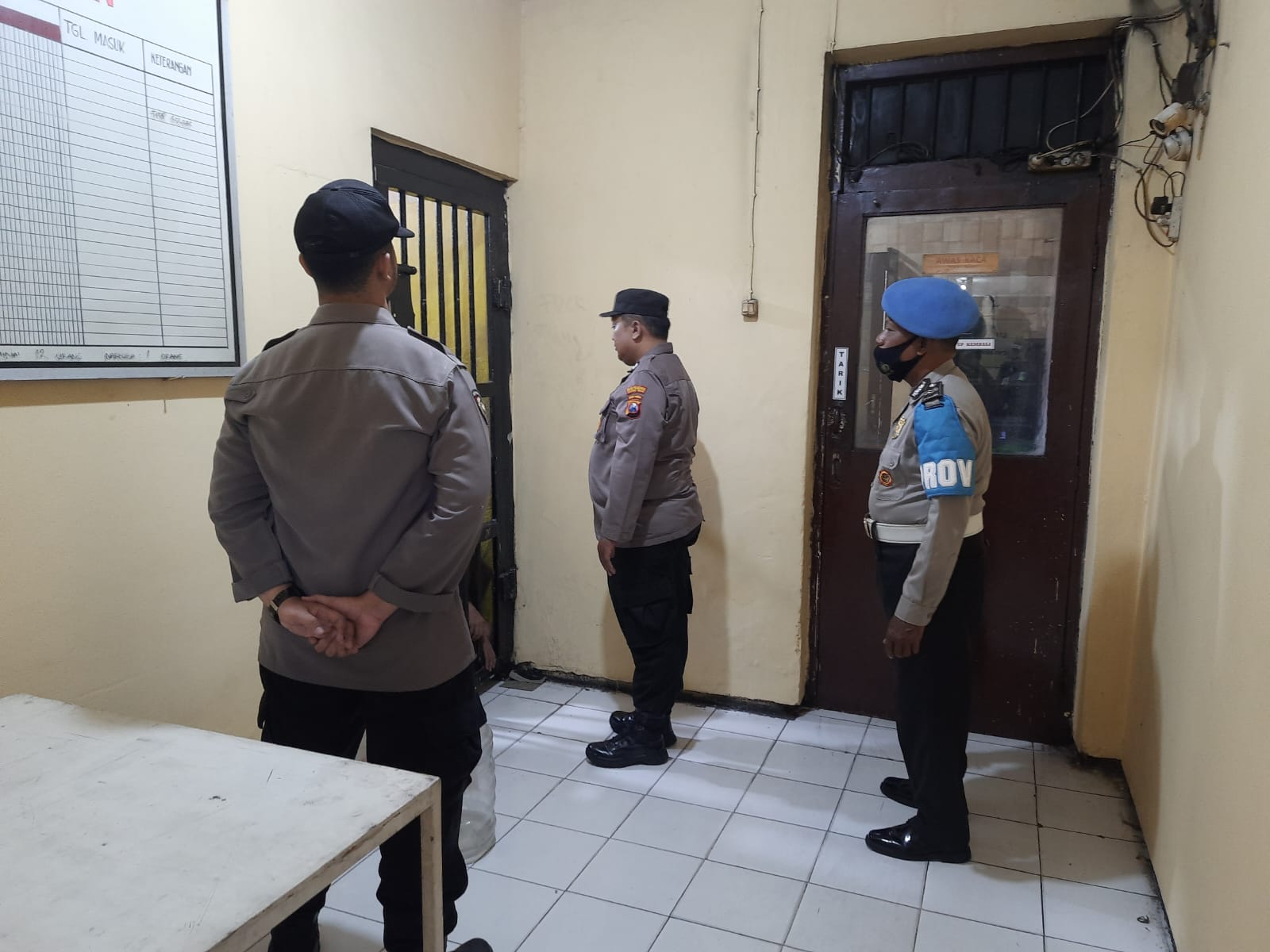 Polsek Semampir Cek Ruang Tahanan, Periksa Kondisi Tahanan dan Antisipasi Terselundupnya Barang Terlarang