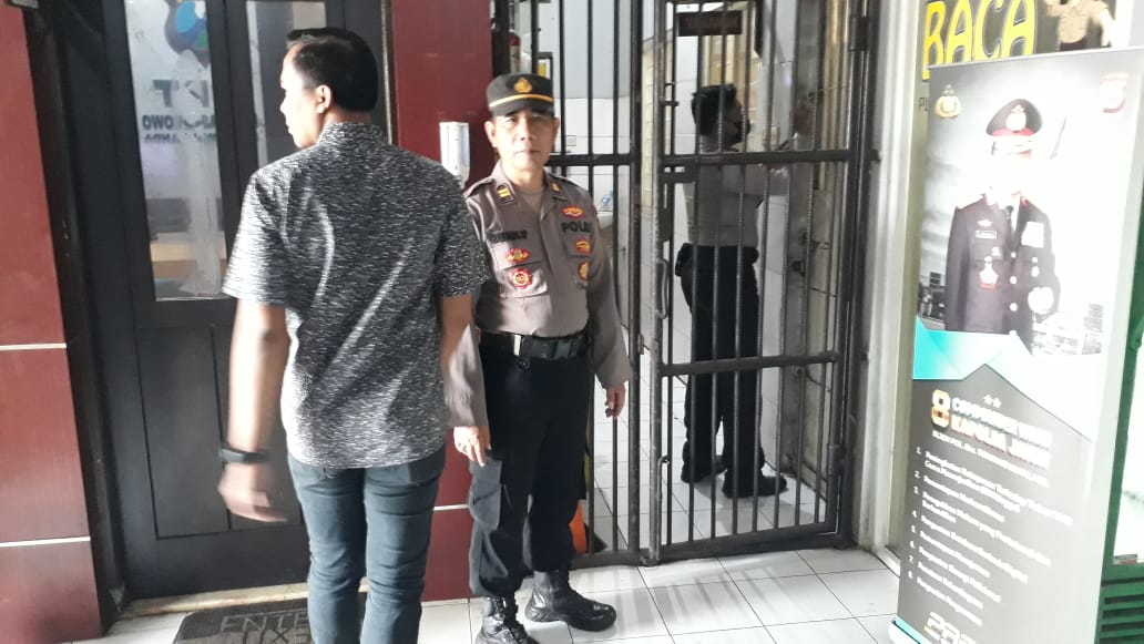 Polsek Asemrowo Lakukan Pemeriksaan Ruang Tahanan Antisipasi Barang Terlarang