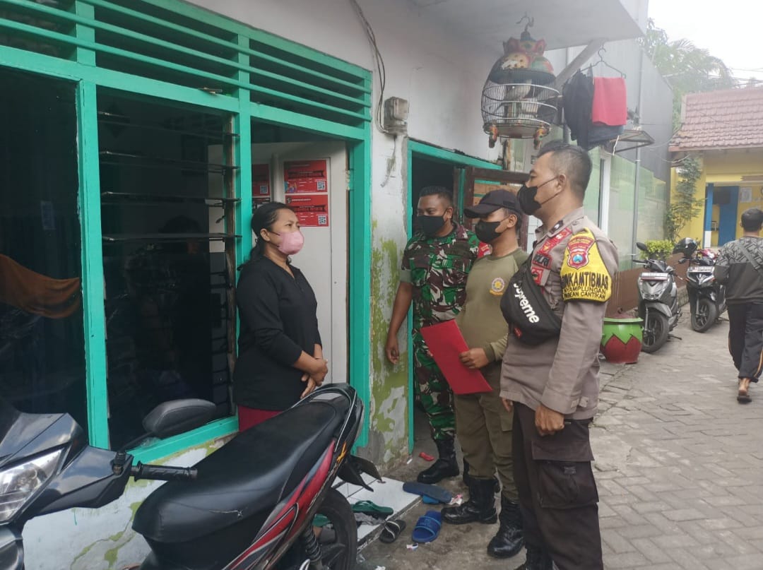 Bhabinkamtibmas Nyamplungan Sambang Warga Sampaikan Pesan Keamanan dan Kerawanan 3C