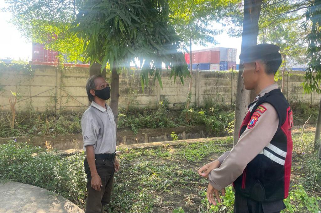 Polres Pelabuhan Tanjung Perak Laksanakan Patroli Dialogis, Sampaikan Himbauan Kerawanan Kepada Masyarakat