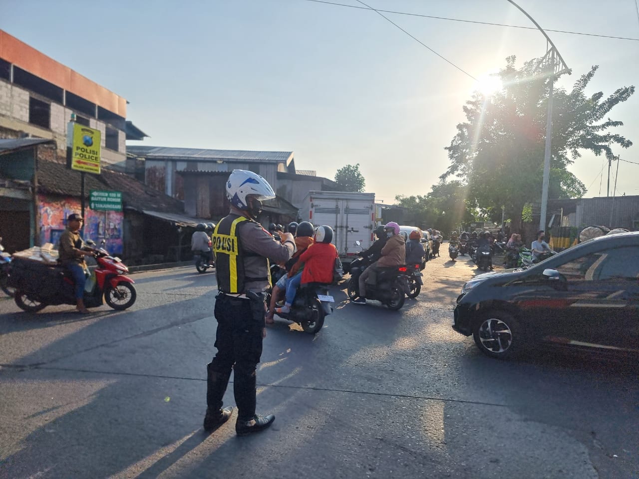 Polsek Asemrowo Laksanakan Patroli Lalu Lintas Sore, Antisipasi Kemacetan