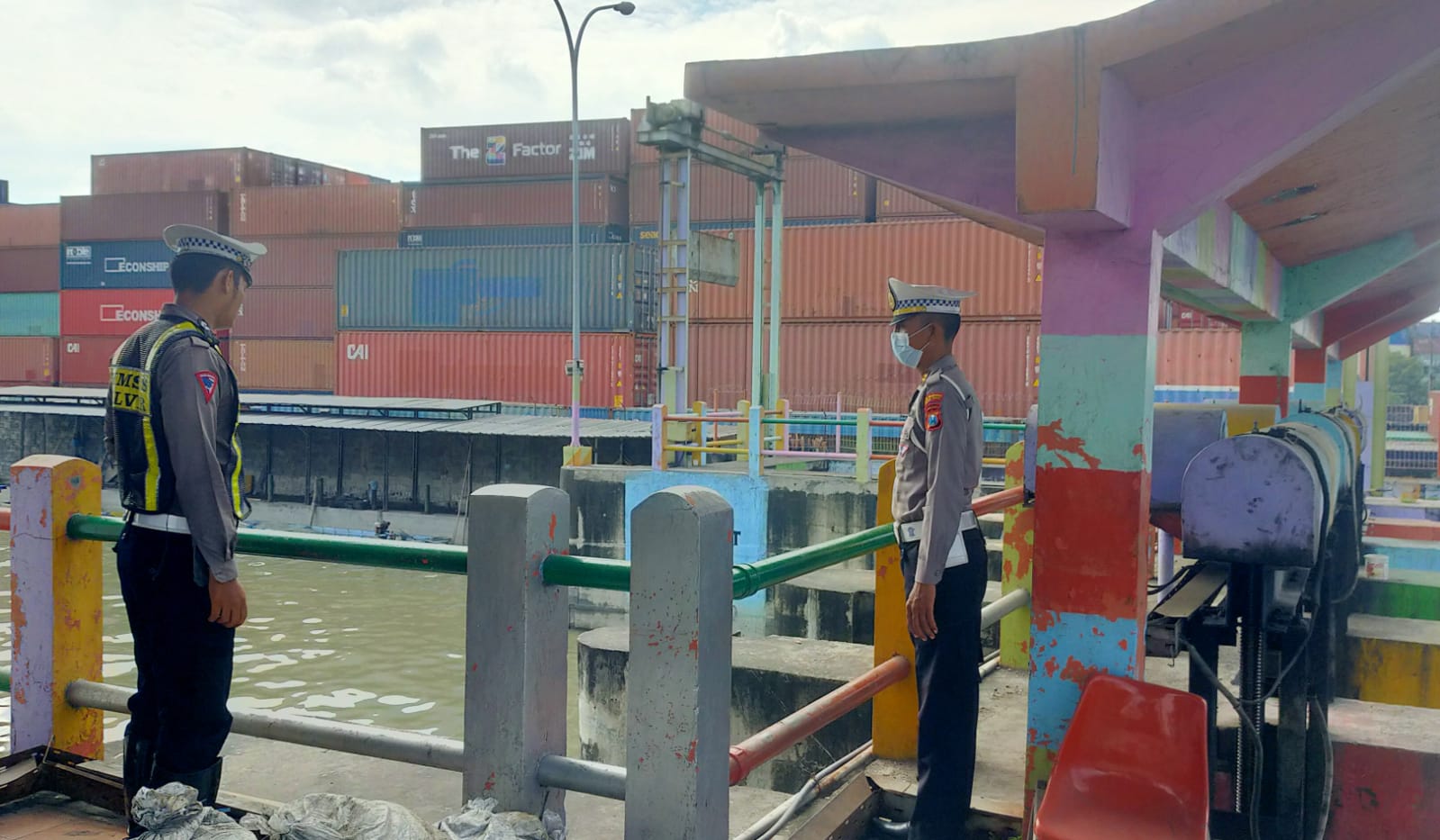 Polsek Asemrowo Laksanakan Pemantauan Ketinggian Debit Air Antisipasi Potensi Banjir