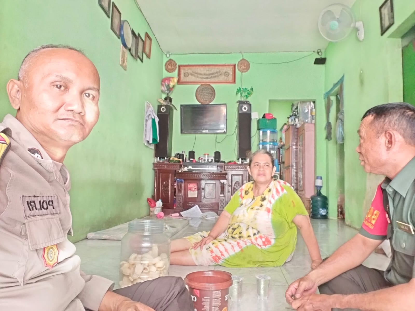 Polsek Pabean Cantikan Sambang Warga, Sampaikan Pesan Kerjasama Menjaga Keamanan Lingkungan