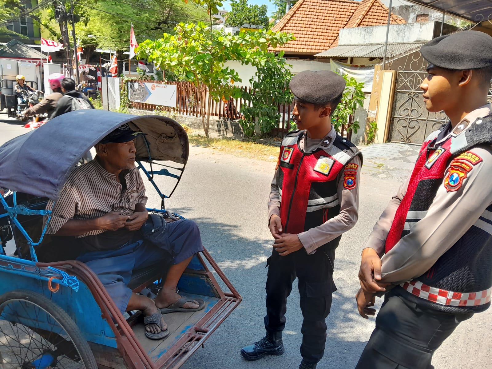 Polres Pelabuhan Tanjung Perak Laksanakan Patroli Presisi di Titik Keramaian