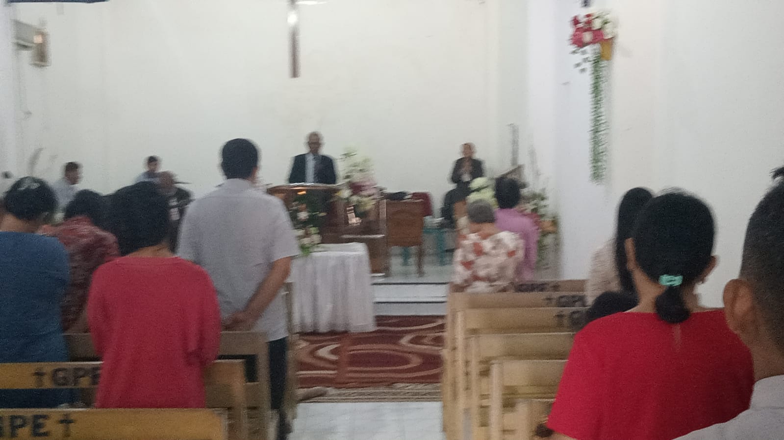 Polsek Semampir Sambangi Gereja Pantekosta Ekim dalam Kegiatan Minggu Kasih