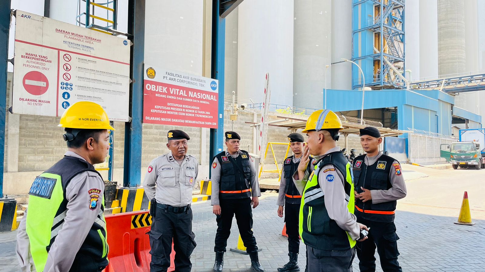 Unit Pam Obvit Sat Samapta Polres Pelabuhan Tanjung Perak Gencar Melakukan Patroli Dialogis dan Himbauan Harkamtibmas di PT AKR