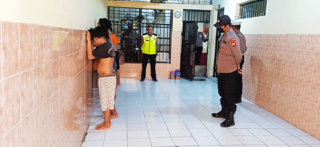 Polsek Krembangan Terus Lakukan Pengecekan Rutin Ruang Tahanan