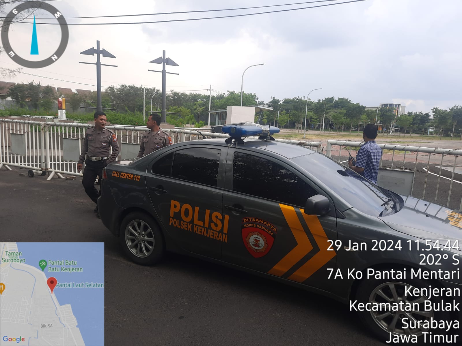 Polsek Kenjeran Pastikan Situasi Pantai Batu-Batu Aman Melalui Patroli Keamanan Rutin
