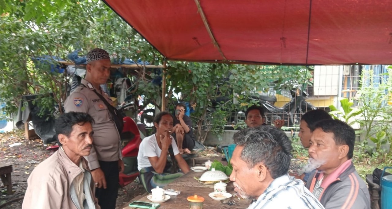 Bhabinkamtibmas Polres Tanjung Perak Rutin Binluh Bahaya Narkoba untuk Perangi Lahgun Narkoba