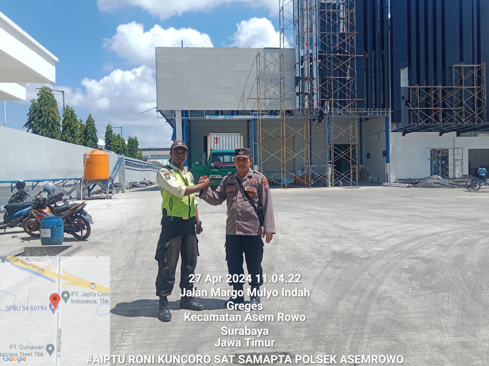 Polsek Asemrowo Tingkatkan Koordinasi dengan Petugas Keamanan di Pergudangan Jalan Margomulyo