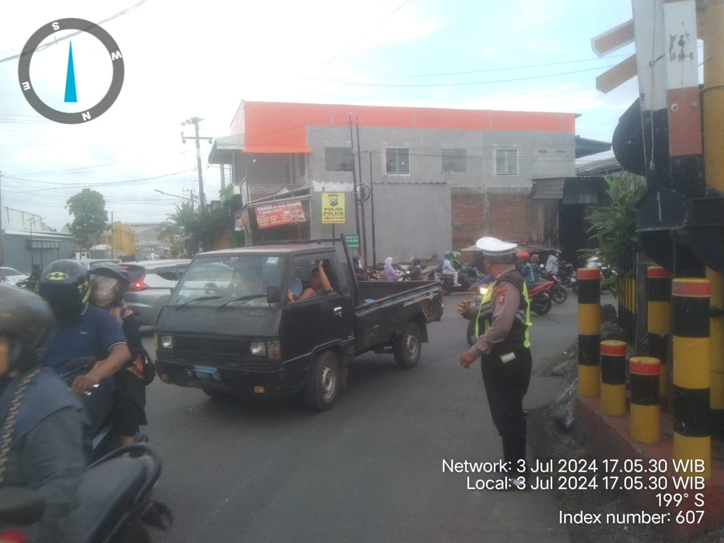 Polsek Asemrowo Melaksanakan Pemantauan Arus Lalu Lintas Rel KA Tambak Mayor, Antisipasi 3C