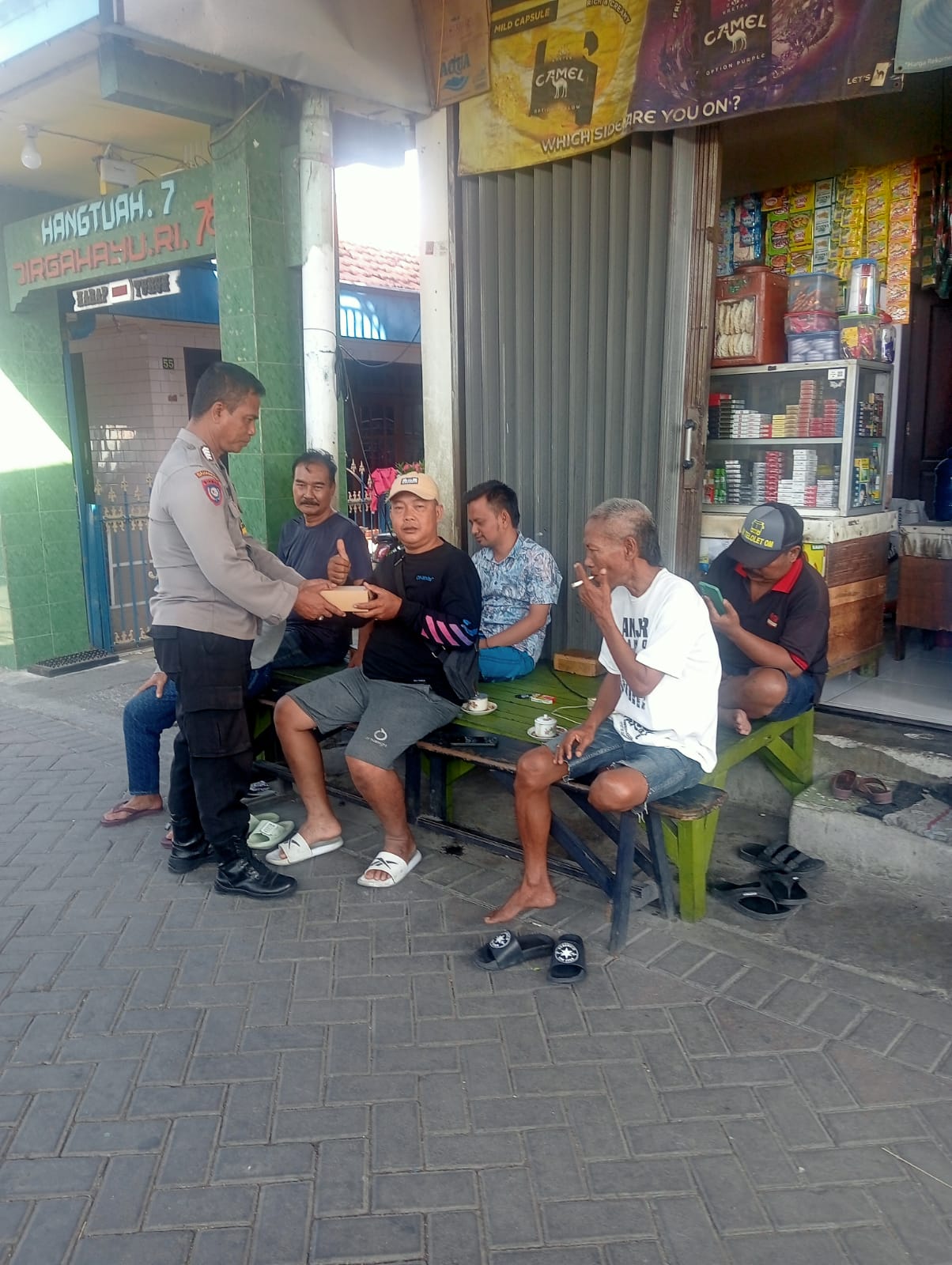 Bhabinkamtibmas Ujung Galakkan Kerja Sama Warga untuk Posisi Siskamling