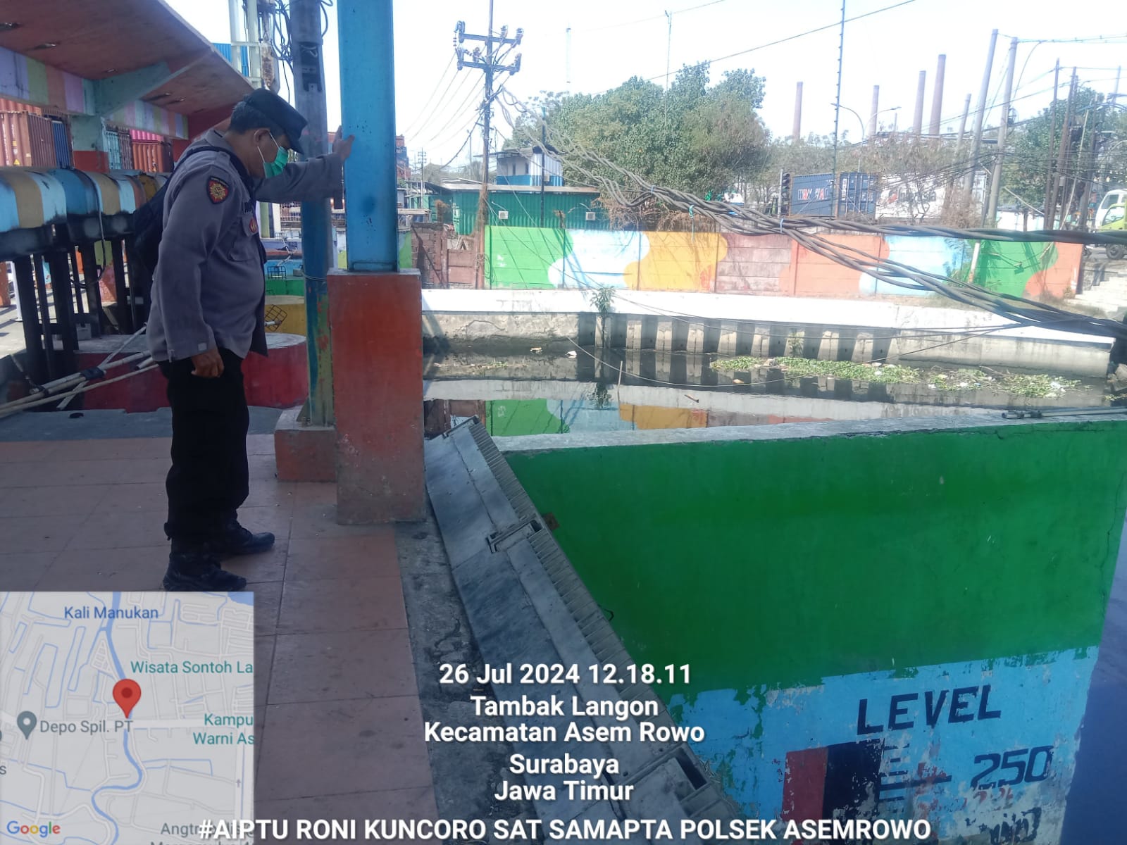 Waspada Potensi Banjir dan Kenaikan Debit Air, Polsek Asemrowo Laksanakan Pengecekan di Rumah Air Balong II