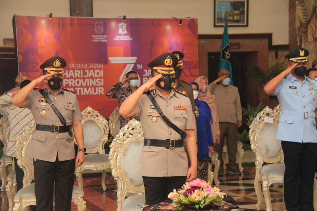 WAKAPOLRES TANJUNG PERAK HADIRI UPACARA PERINGATAN HARI JADI JATIM KE-76, DI BALAI KOTA SURABAYA SECARA VIRTUAL
